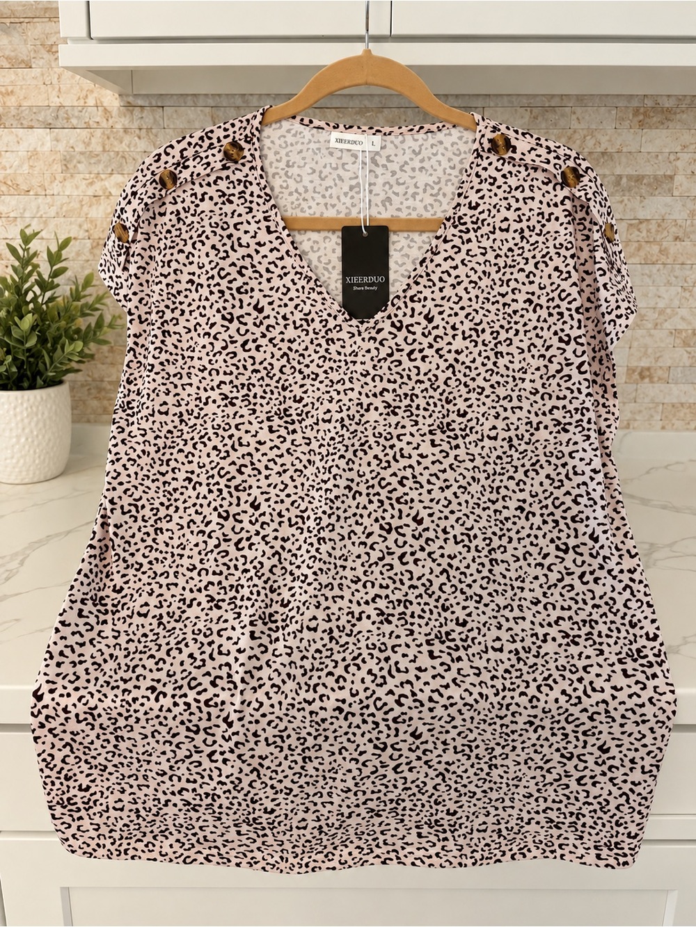 ✨ NEW WITH TAGS – Leopard Print Top – Size Large